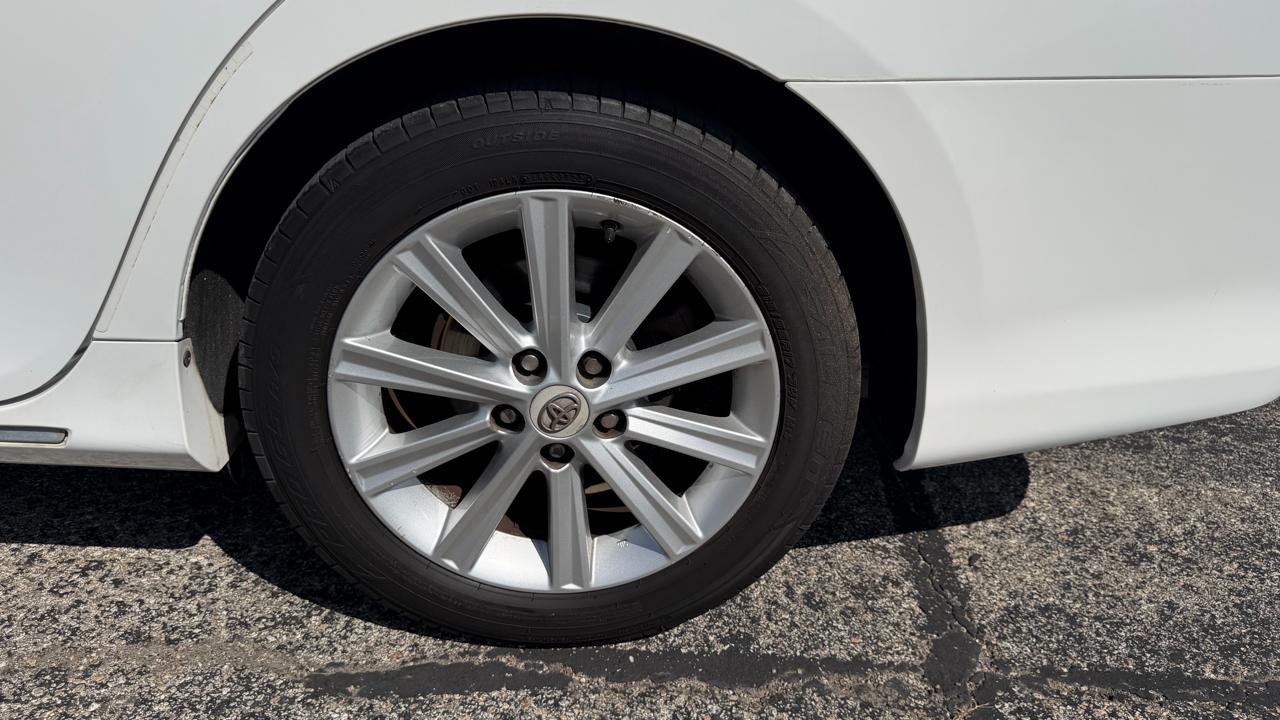 Toyota Camry 4dr Sdn V6 Auto XLE (Natl) 2012