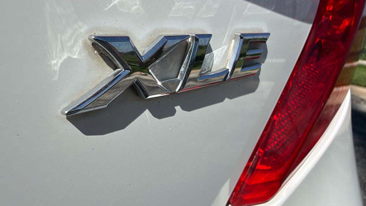 Toyota Camry 4dr Sdn V6 Auto XLE (Natl) 2012