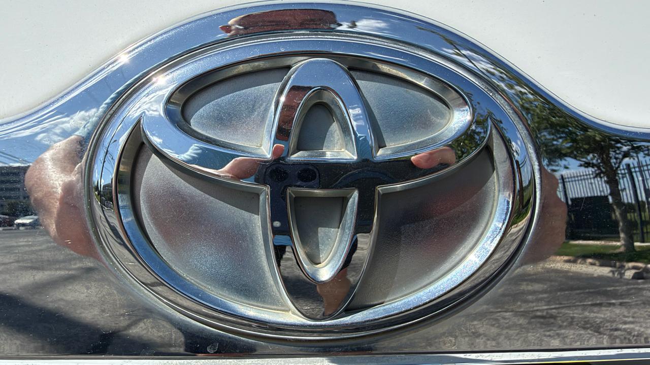Toyota Camry 4dr Sdn V6 Auto XLE (Natl) 2012