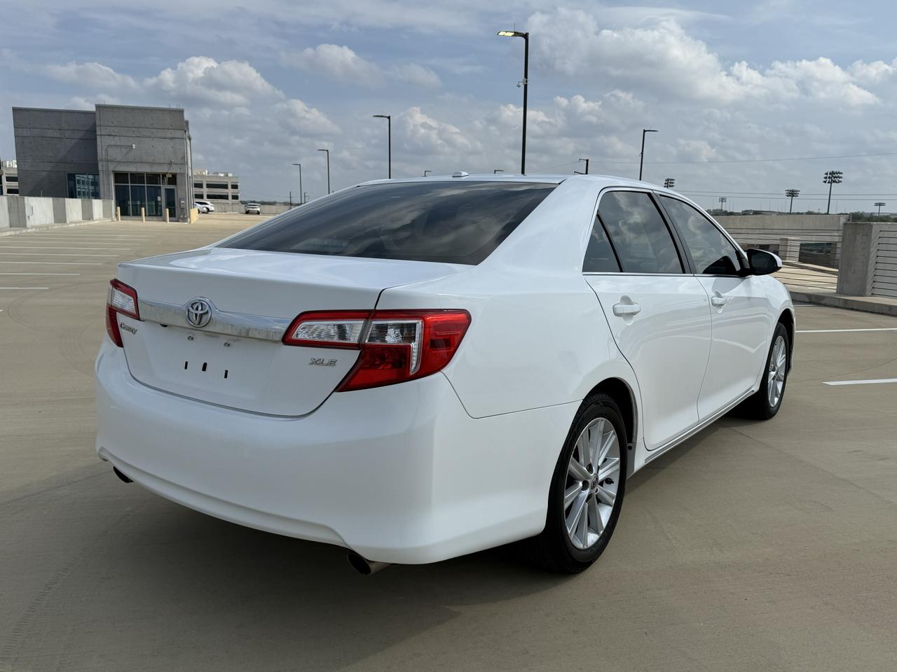 Toyota Camry 4dr Sdn V6 Auto XLE (Natl) 2012