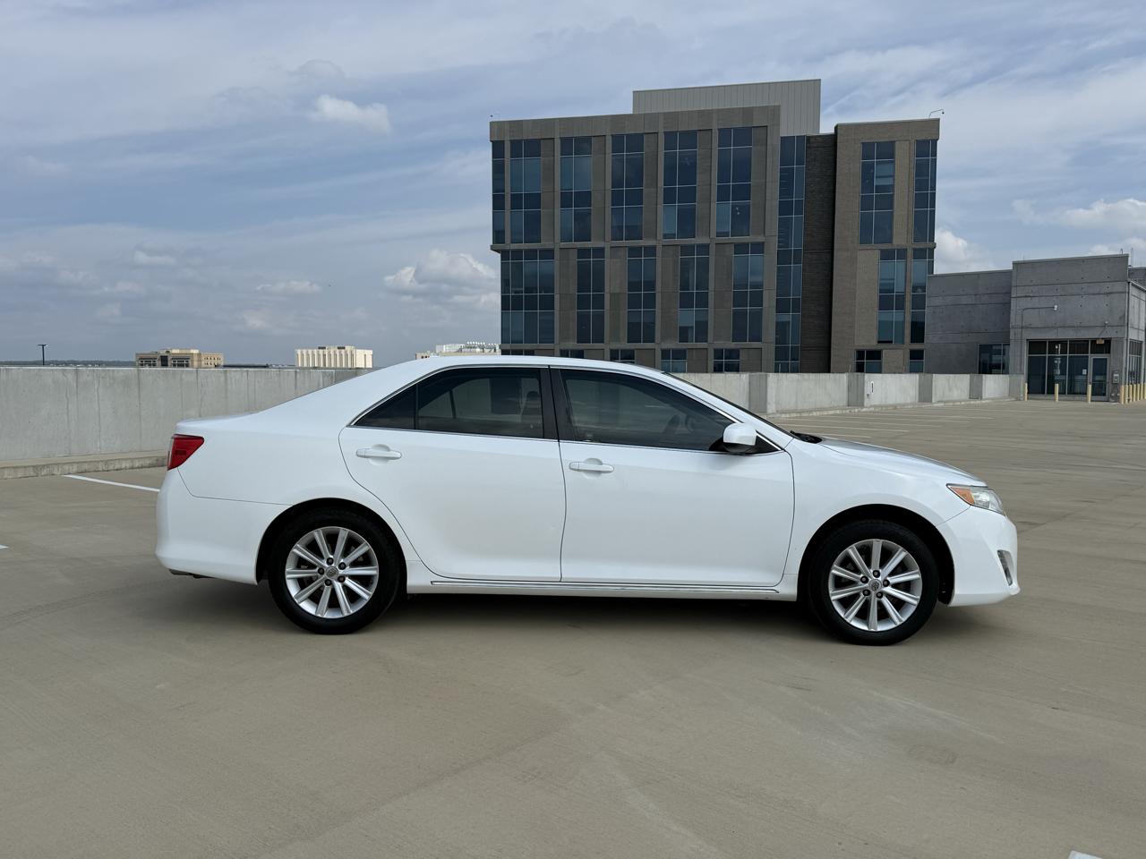 Toyota Camry 4dr Sdn V6 Auto XLE (Natl) 2012