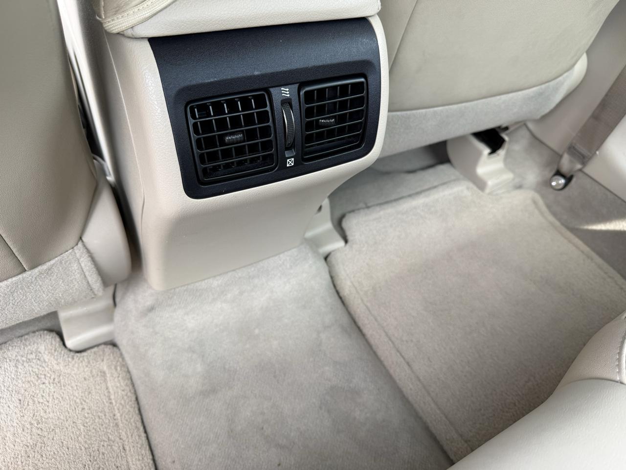 Toyota Camry 4dr Sdn V6 Auto XLE (Natl) 2012