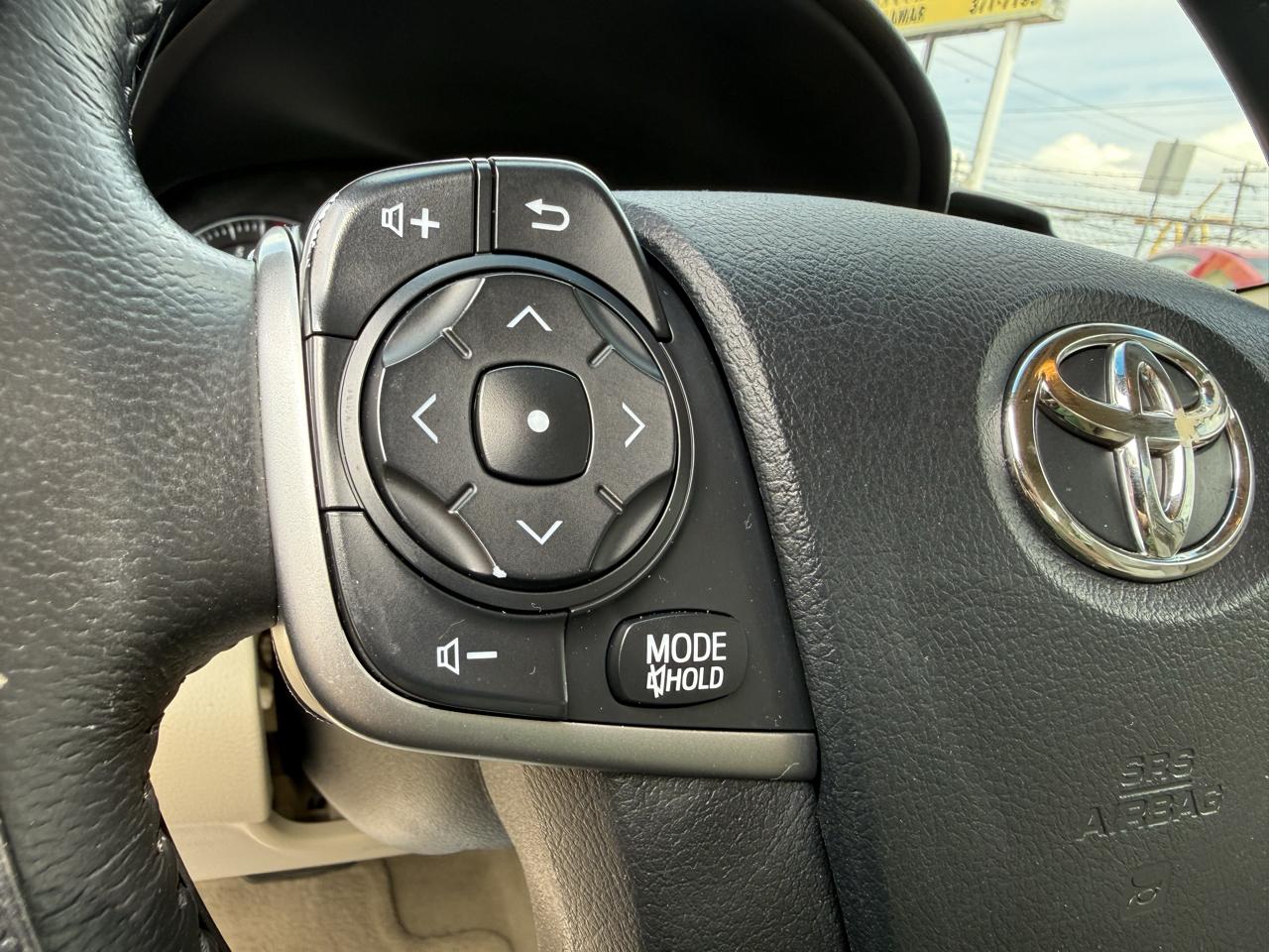 Toyota Camry 4dr Sdn V6 Auto XLE (Natl) 2012