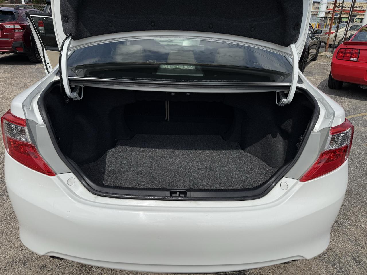 Toyota Camry 4dr Sdn V6 Auto XLE (Natl) 2012