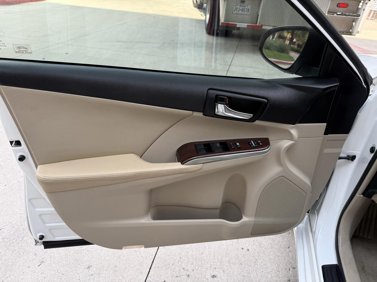 Toyota Camry 4dr Sdn V6 Auto XLE (Natl) 2012