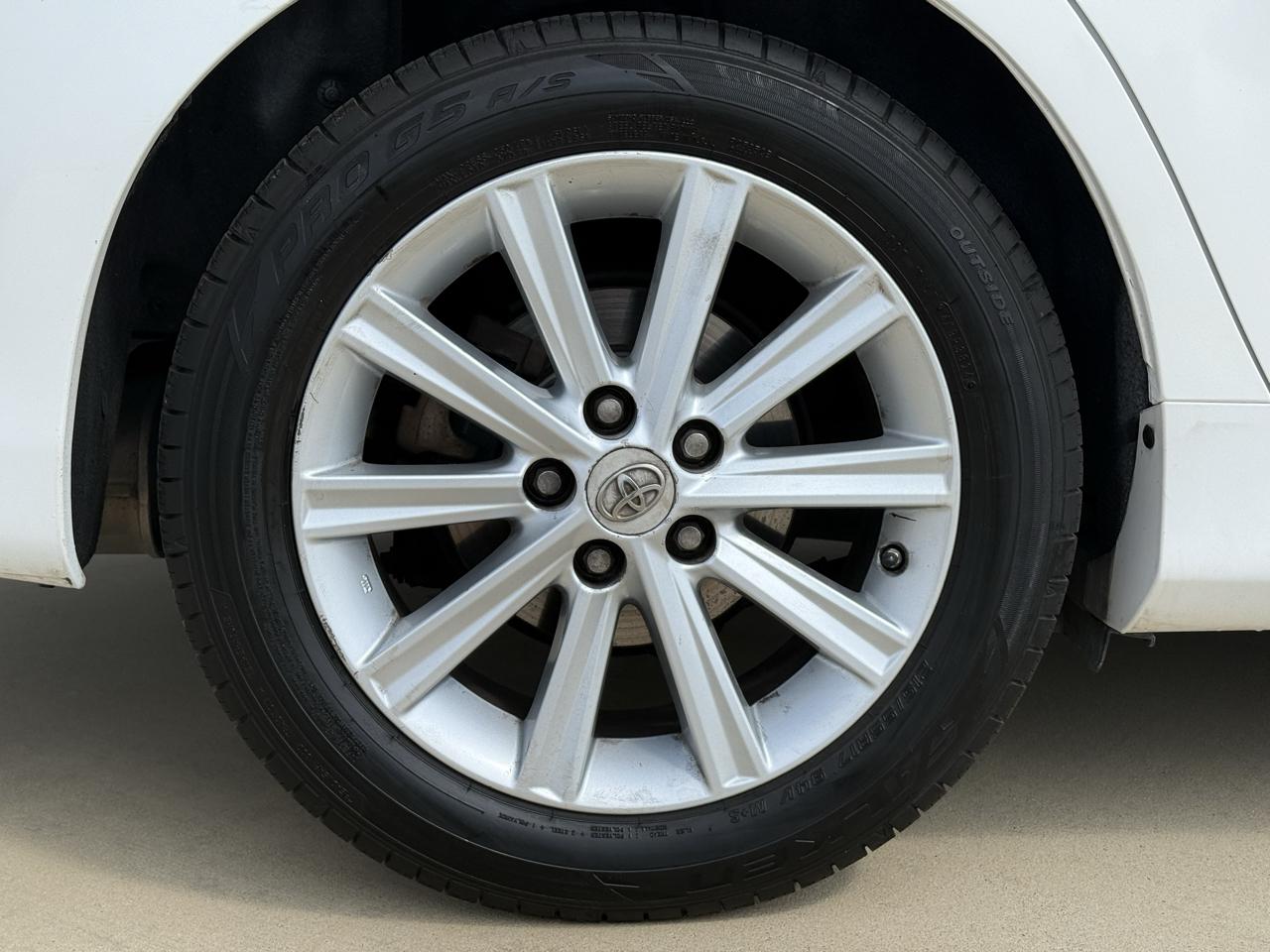 Toyota Camry 4dr Sdn V6 Auto XLE (Natl) 2012