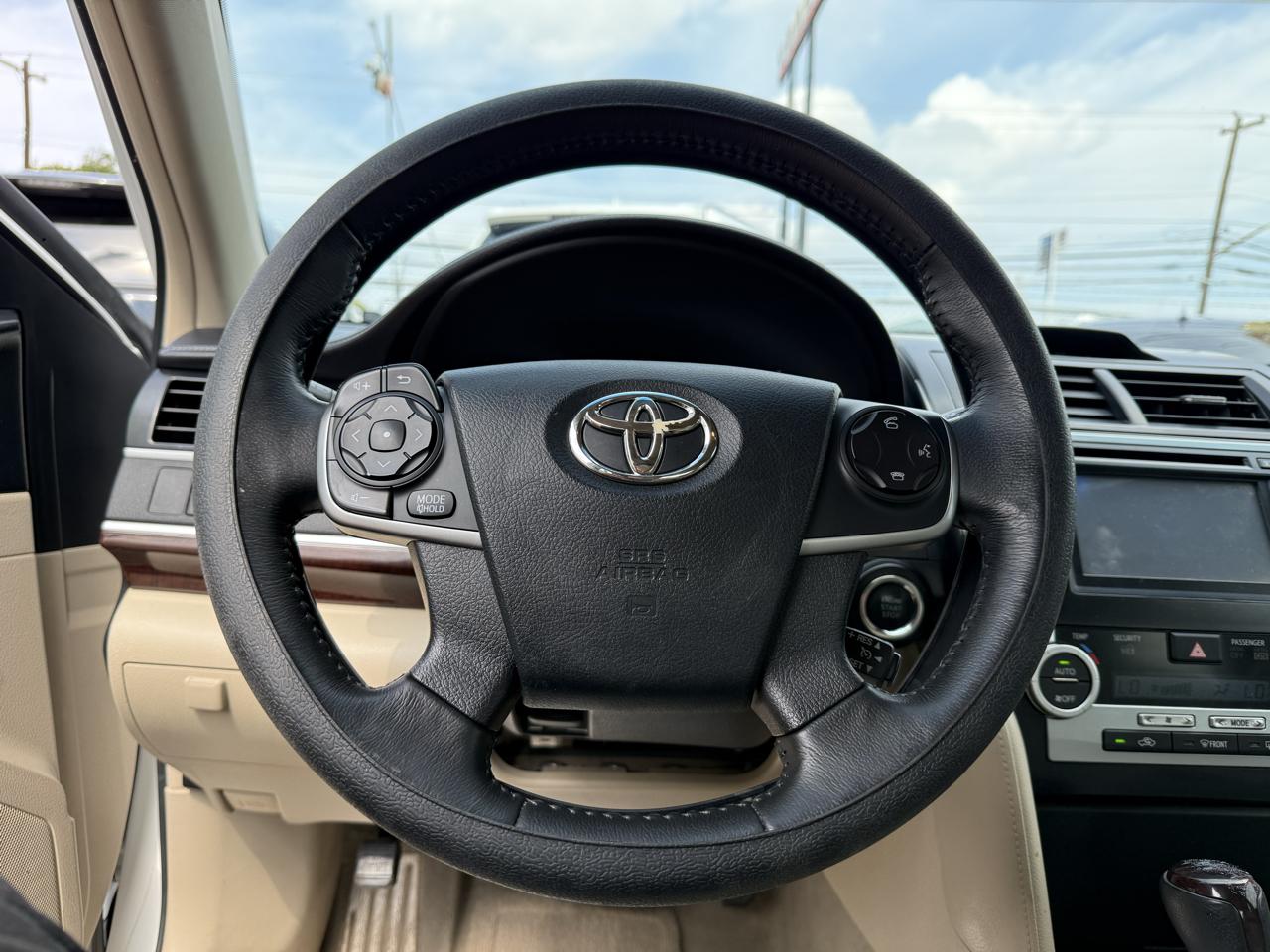 Toyota Camry 4dr Sdn V6 Auto XLE (Natl) 2012