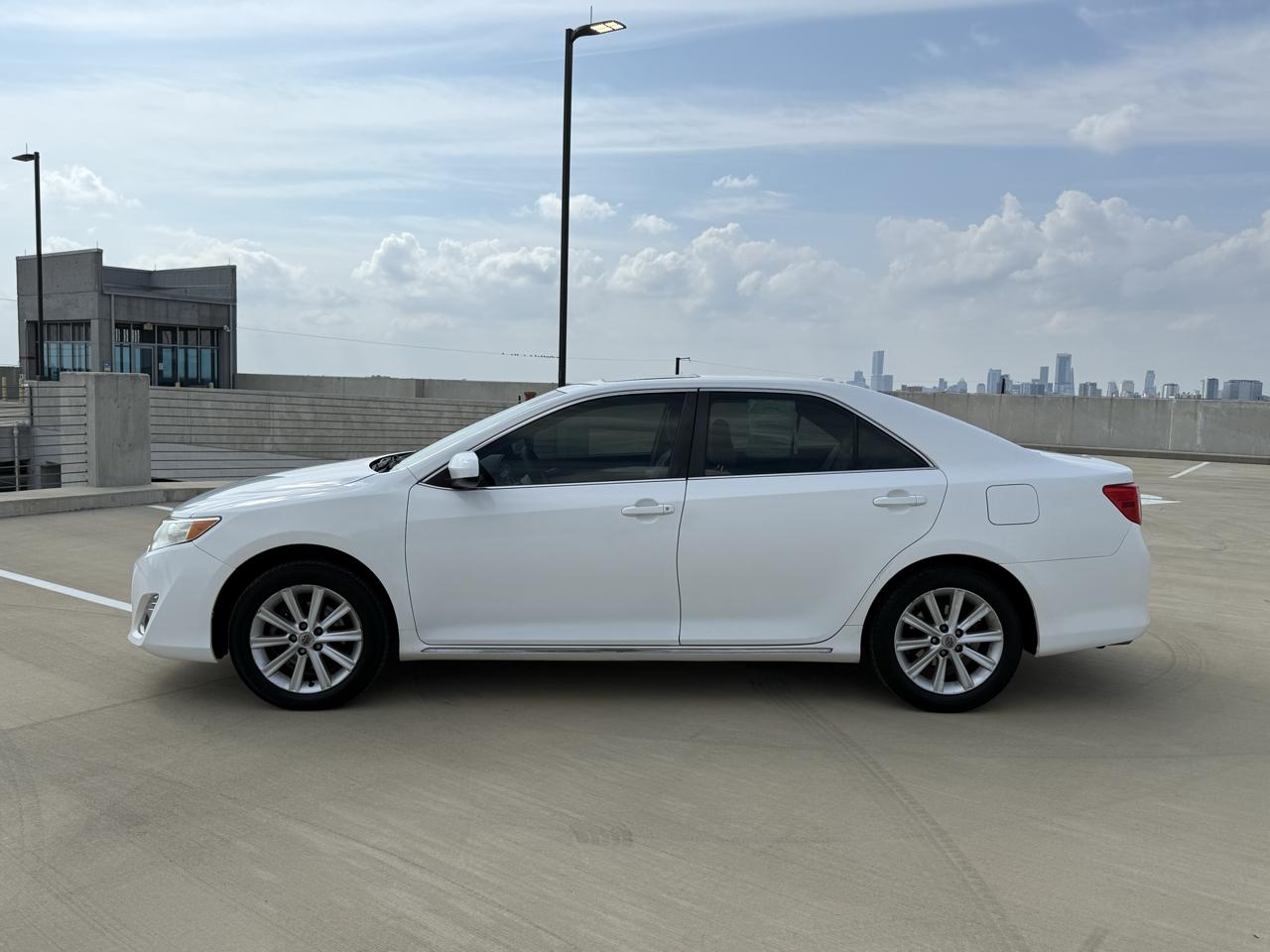 Toyota Camry 4dr Sdn V6 Auto XLE (Natl) 2012