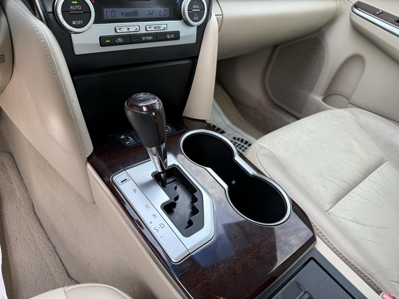 Toyota Camry 4dr Sdn V6 Auto XLE (Natl) 2012