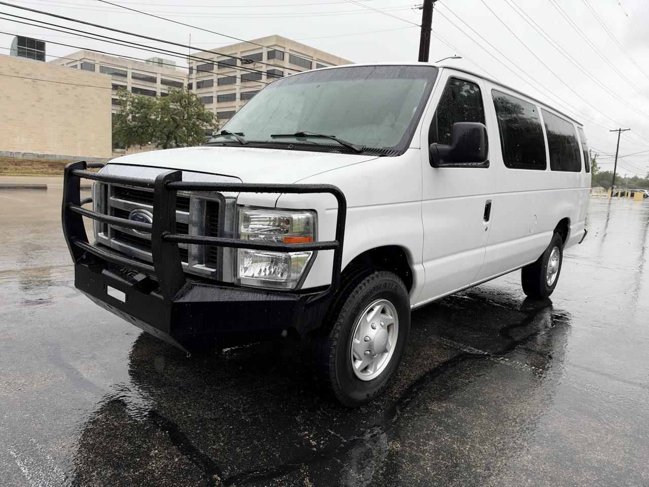 Ford Econoline Wagon E-350 Super Duty Ext XLT 2011