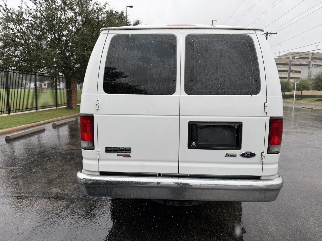 Ford Econoline Wagon E-350 Super Duty Ext XLT 2011