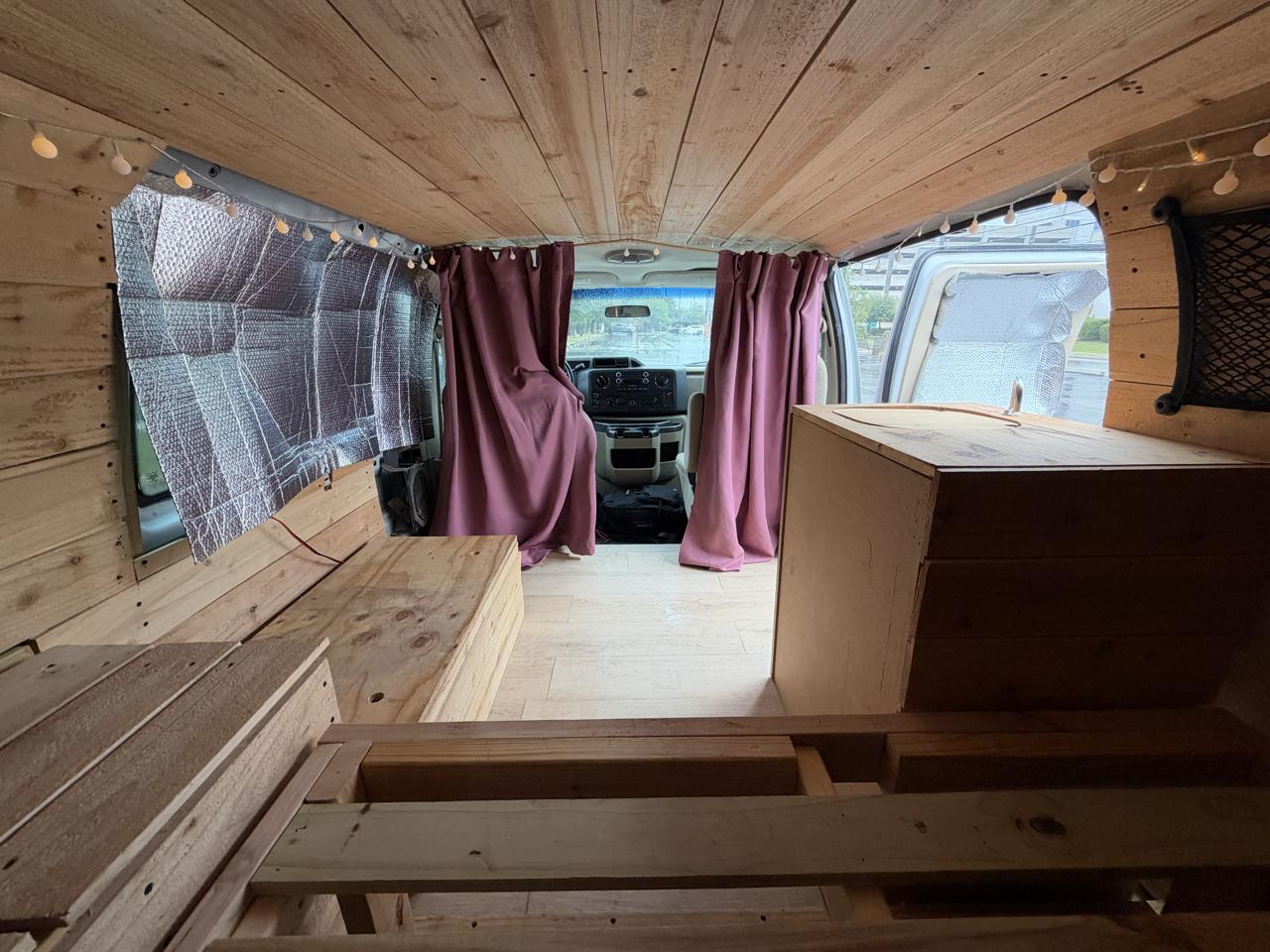 Ford Econoline Wagon E-350 Super Duty Ext XLT 2011