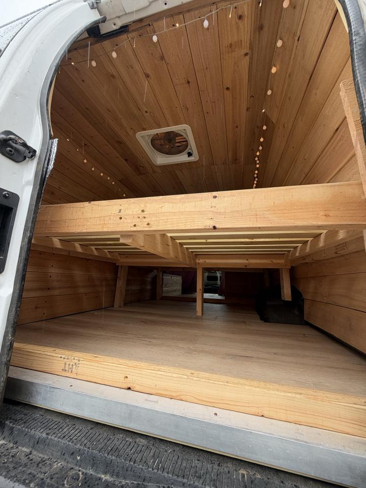 Ford Econoline Wagon E-350 Super Duty Ext XLT 2011