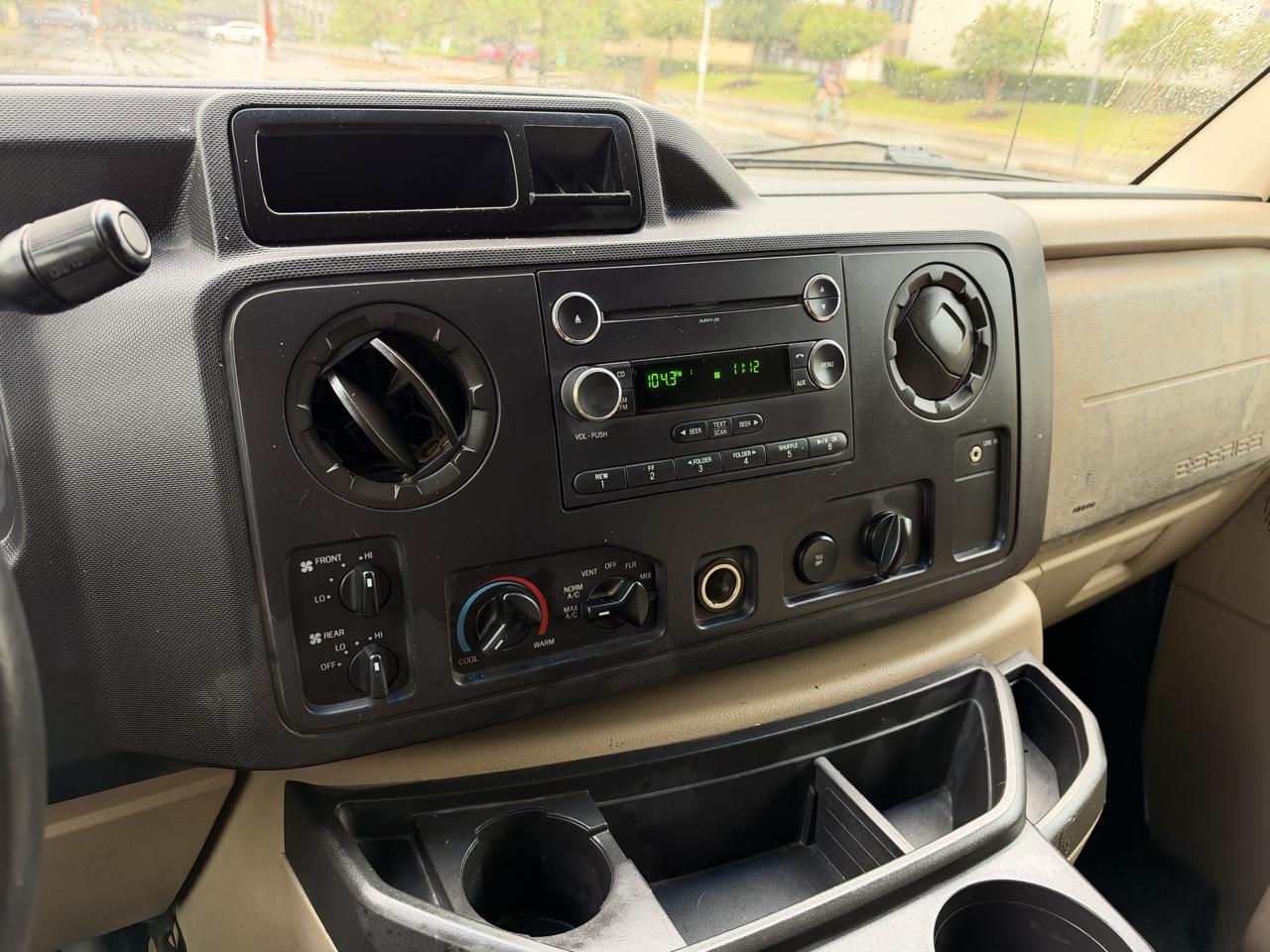 Ford Econoline Wagon E-350 Super Duty Ext XLT 2011