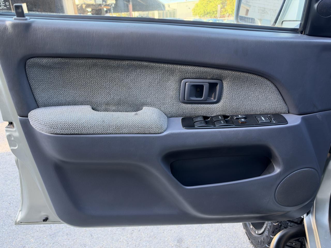 Toyota 4Runner 4dr SR5 3.4L Auto 4WD 2000
