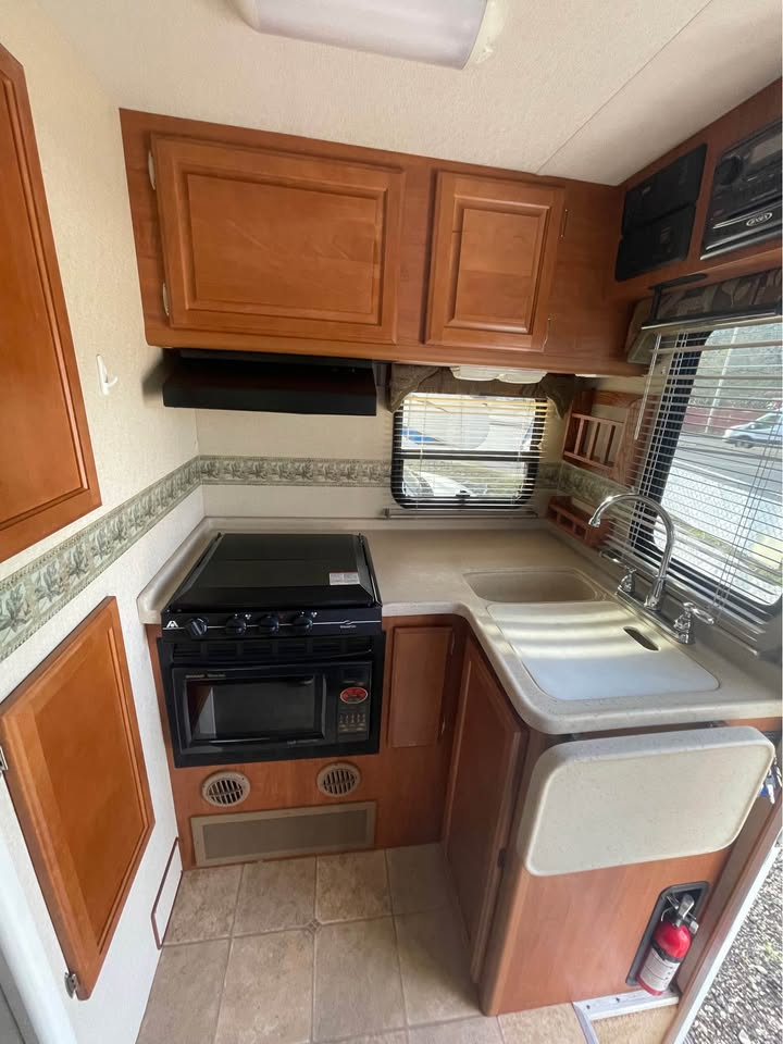 Lance Campers Lance (Long Bed)  2008