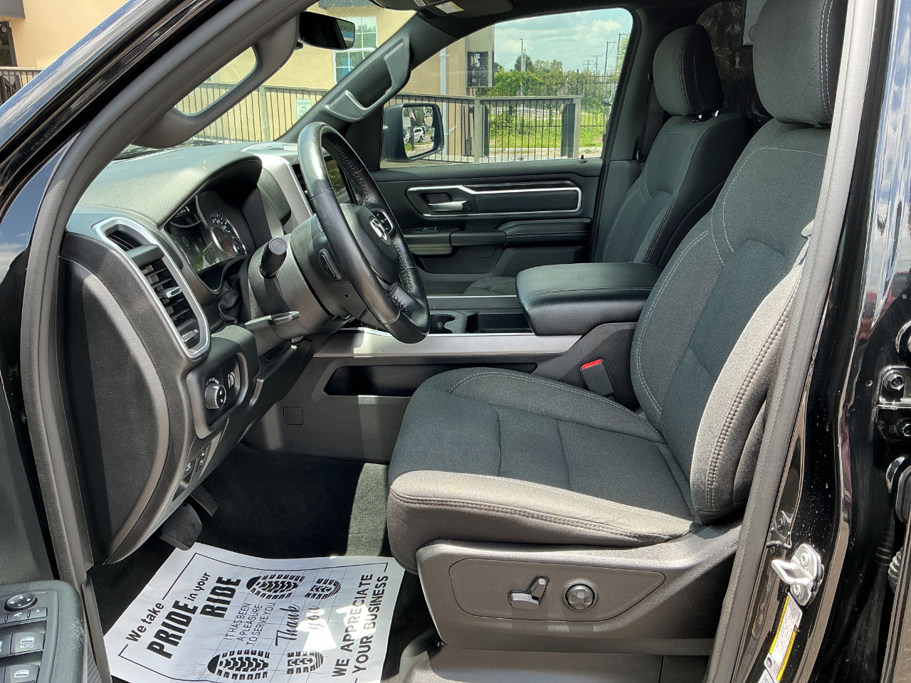 RAM 1500 Big Horn Crew Cab SWB 4WD 2020