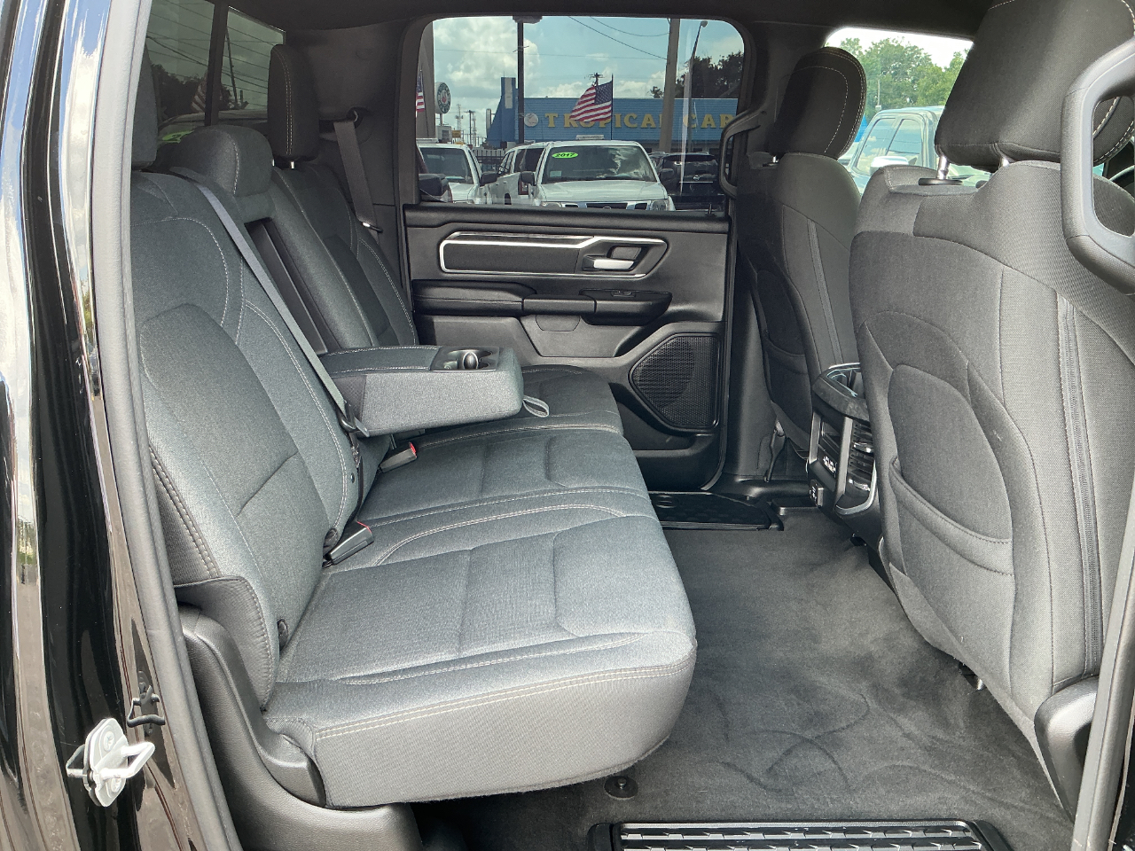 RAM 1500 Big Horn Crew Cab SWB 4WD 2020