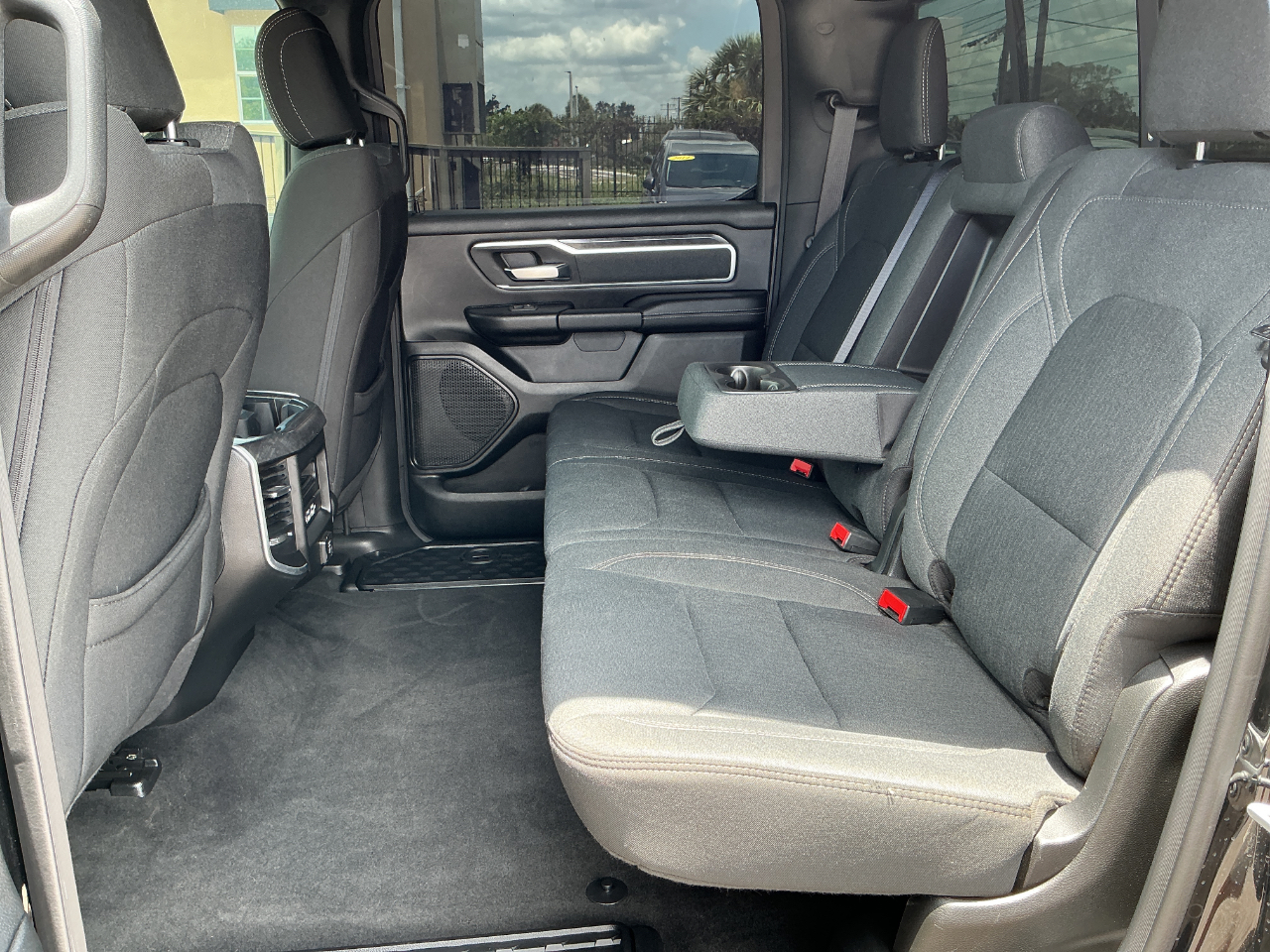 RAM 1500 Big Horn Crew Cab SWB 4WD 2020