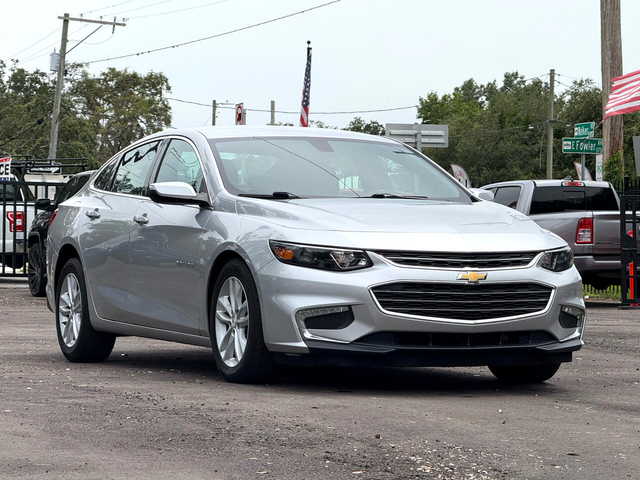 2018 Chevrolet Malibu 1LT photo 2