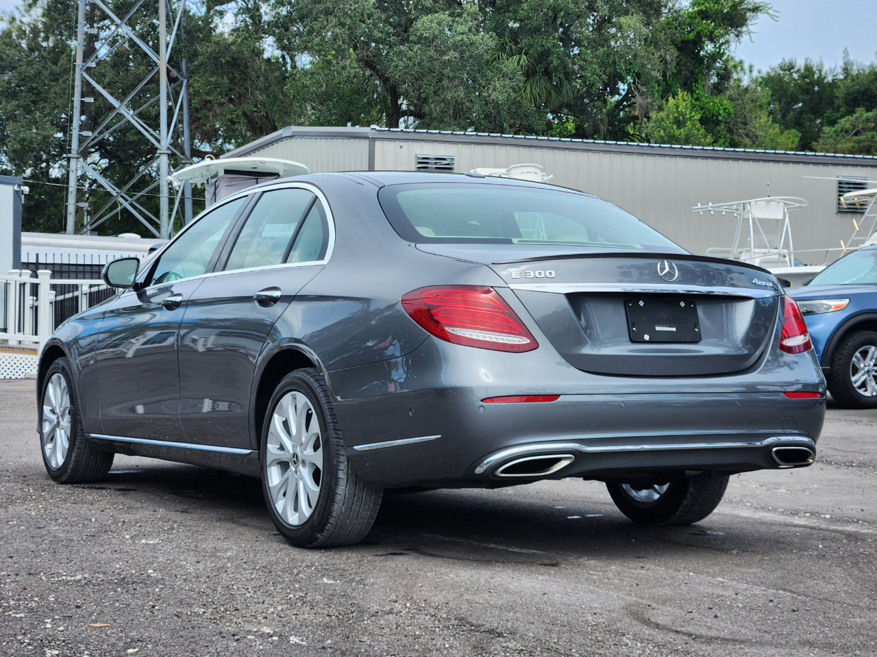 Mercedes-Benz E-Class E300 Luxury 4MATIC Sedan 2018