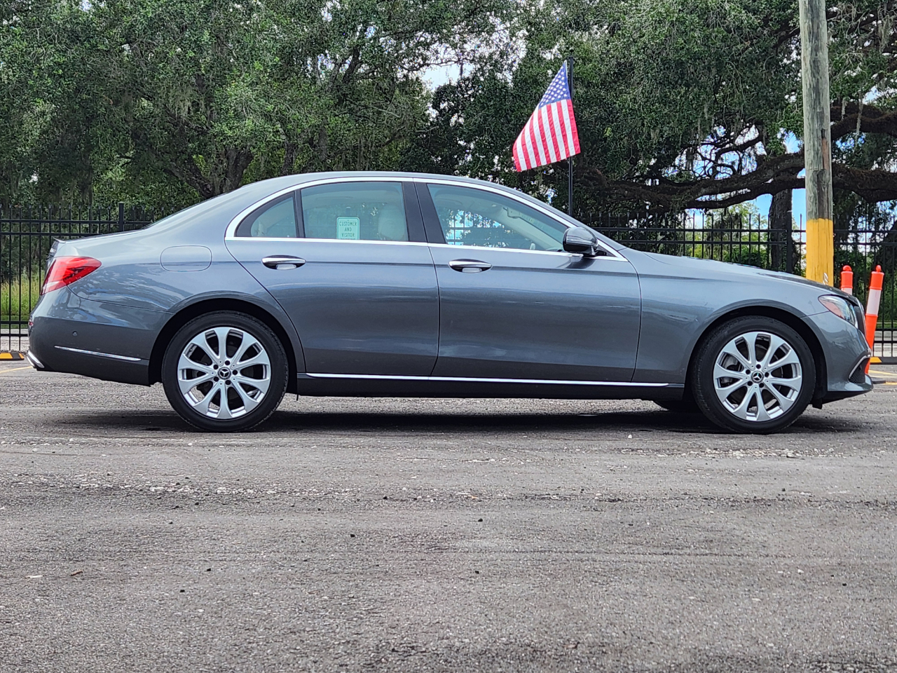 Mercedes-Benz E-Class E300 Luxury 4MATIC Sedan 2018