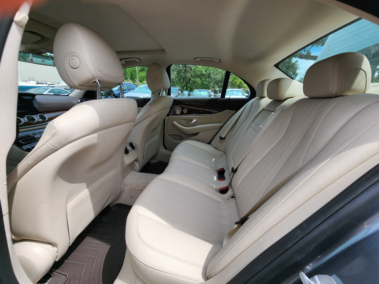 Mercedes-Benz E-Class E300 Luxury 4MATIC Sedan 2018