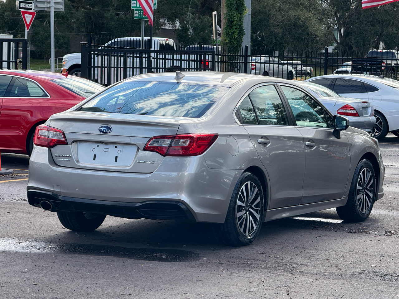 2018 Subaru Legacy Premium photo 3