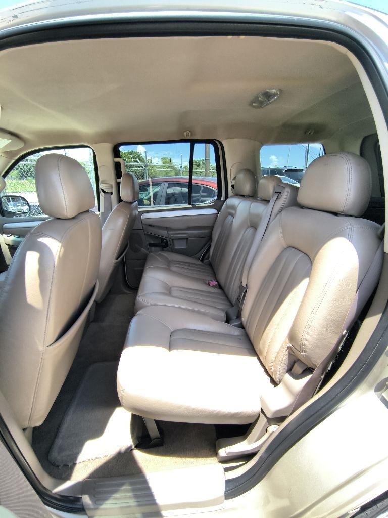 Mercury Mountaineer Convenience 4.0L 2WD 2004