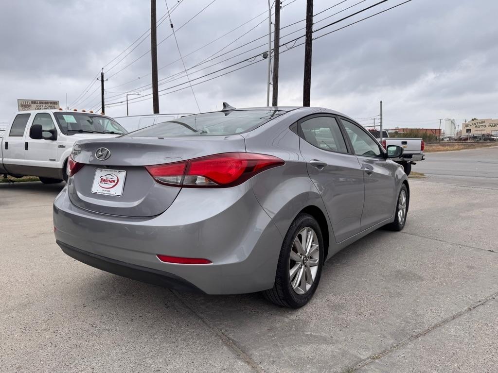 Hyundai Elantra SE 6AT 2015