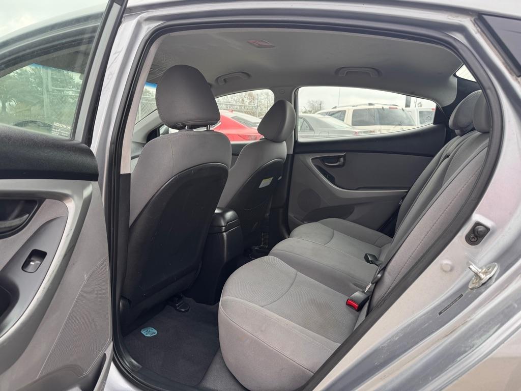 Hyundai Elantra SE 6AT 2015