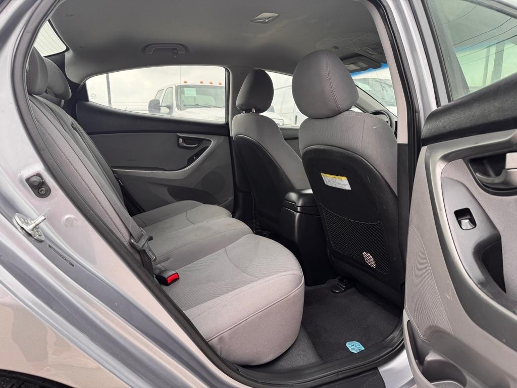Hyundai Elantra SE 6AT 2015