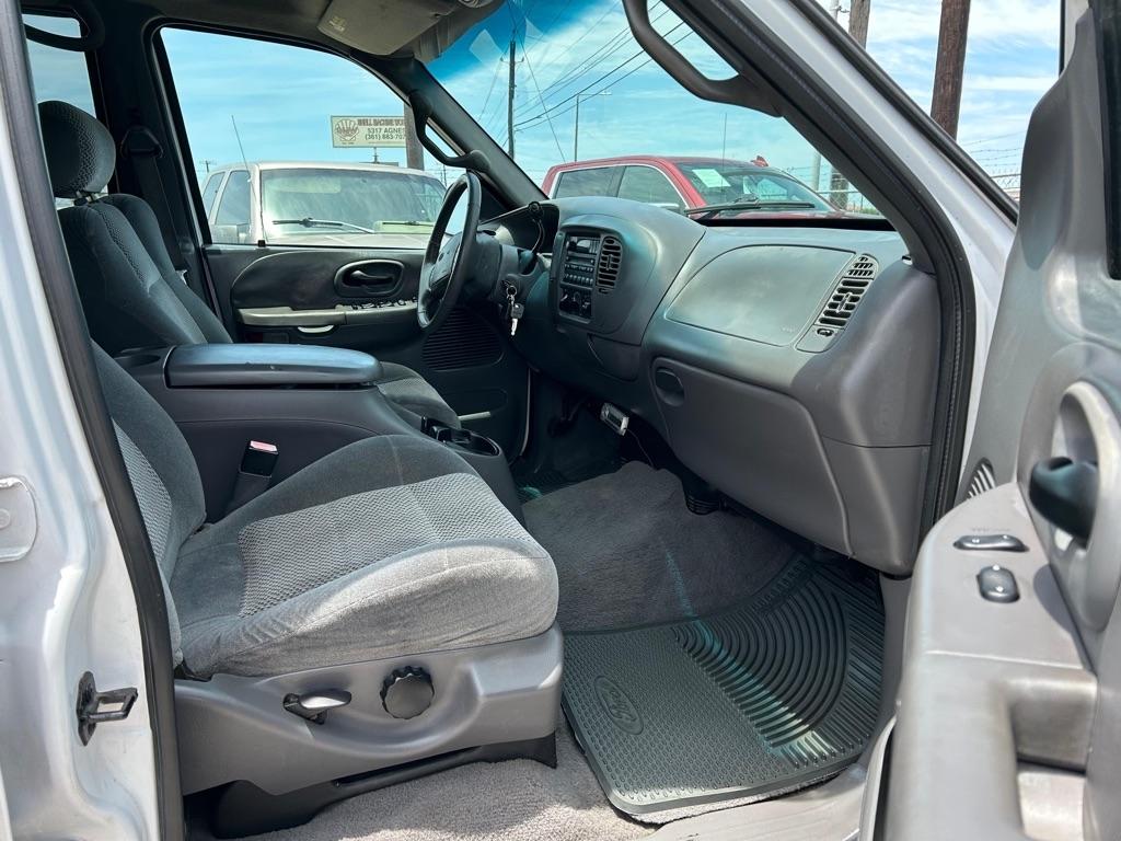 Ford F-150 XLT SuperCrew 2WD 2001