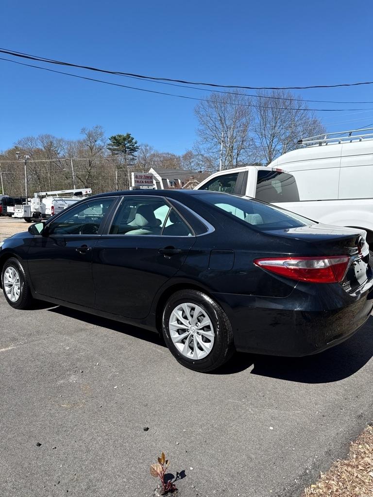 Toyota Camry 4dr Sdn I4 Auto XLE (Natl) 2015