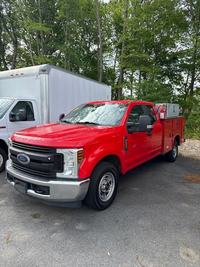 Ford Super Duty F-350 SRW Lariat 2WD SuperCab 8' Box 2019