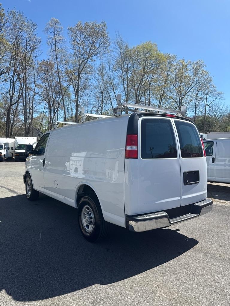 Chevrolet Express Cargo Van RWD 2500 135" 2022