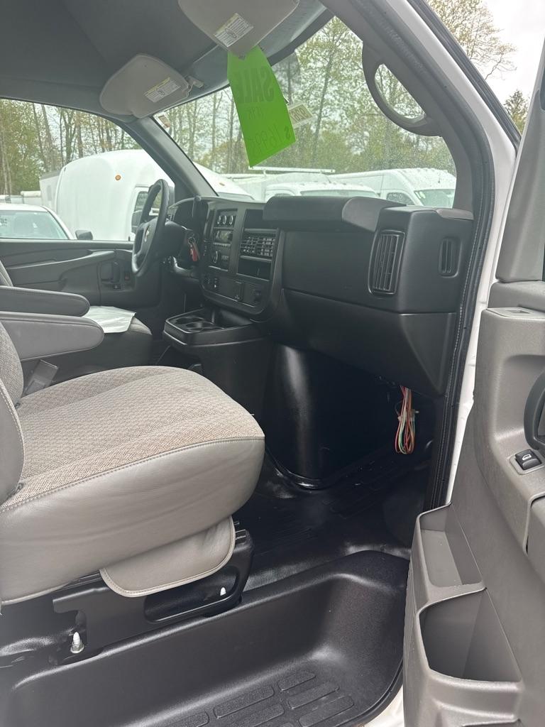 Chevrolet Express Commercial Cutaway 3500 Van 139" 2015