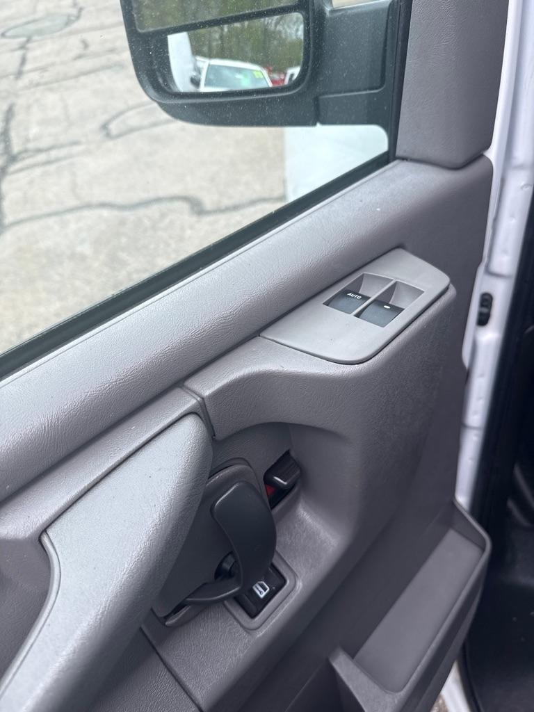 Chevrolet Express Commercial Cutaway 3500 Van 139" 2015