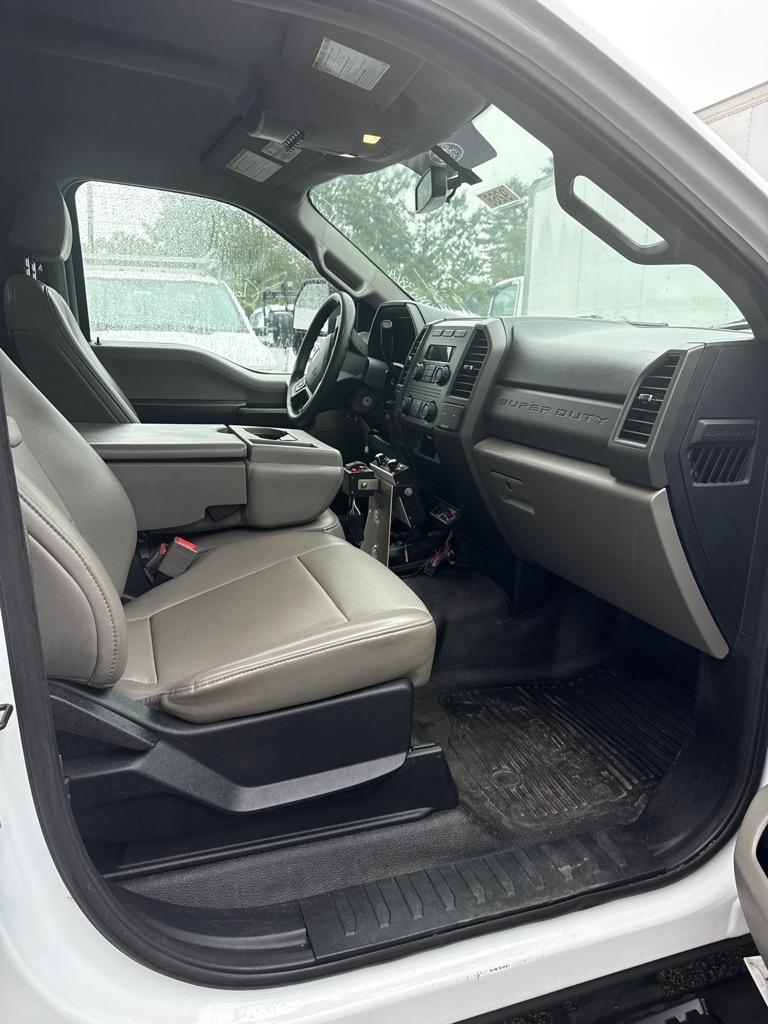 Ford Super Duty F-450 DRW XLT 4WD Reg Cab 145" WB 60" CA XLT 2019