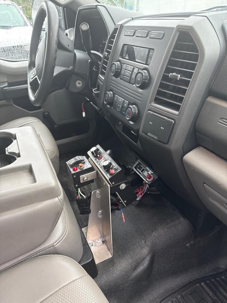 Ford Super Duty F-450 DRW XLT 4WD Reg Cab 145" WB 60" CA XLT 2019