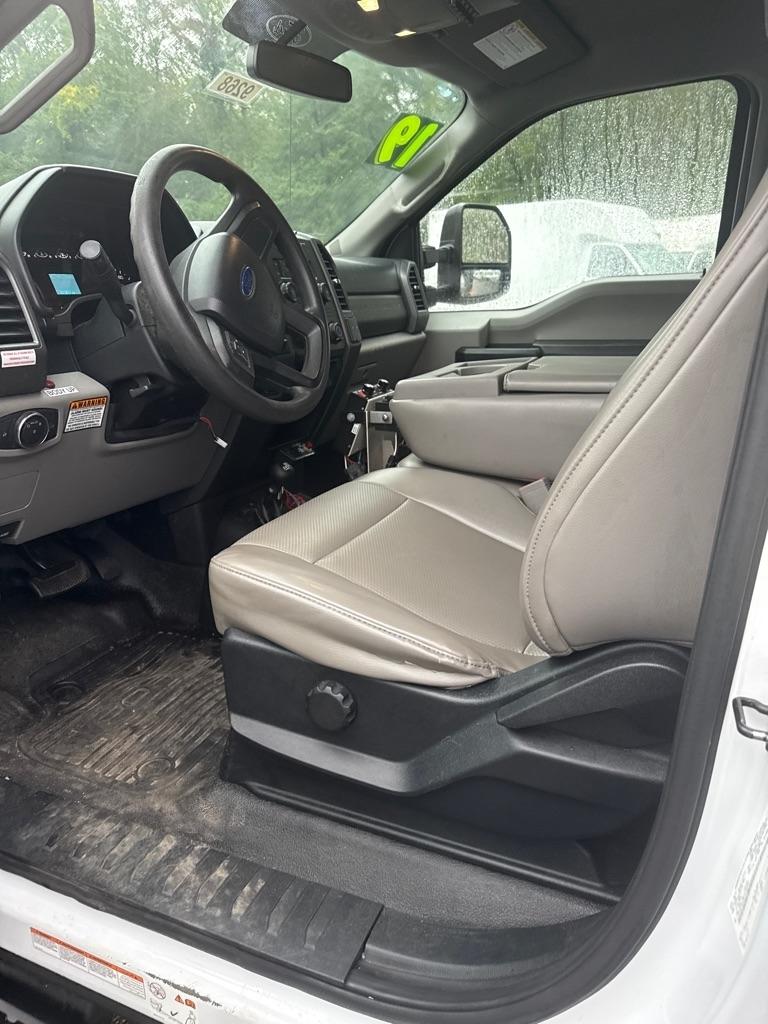 Ford Super Duty F-450 DRW XLT 4WD Reg Cab 145" WB 60" CA XLT 2019
