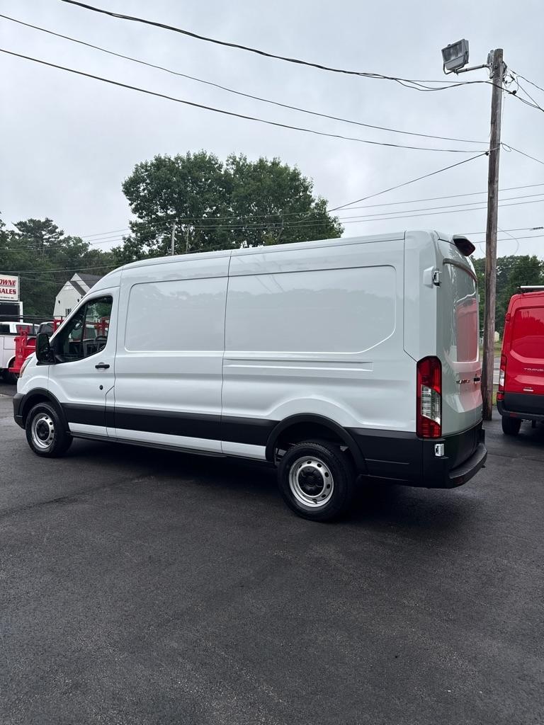 Ford Transit Cargo Van T-250 130" Med Rf 9070 GVWR RWD 2023