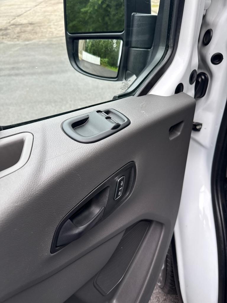 Ford Transit Cargo Van T-250 130" Med Rf 9070 GVWR RWD 2023