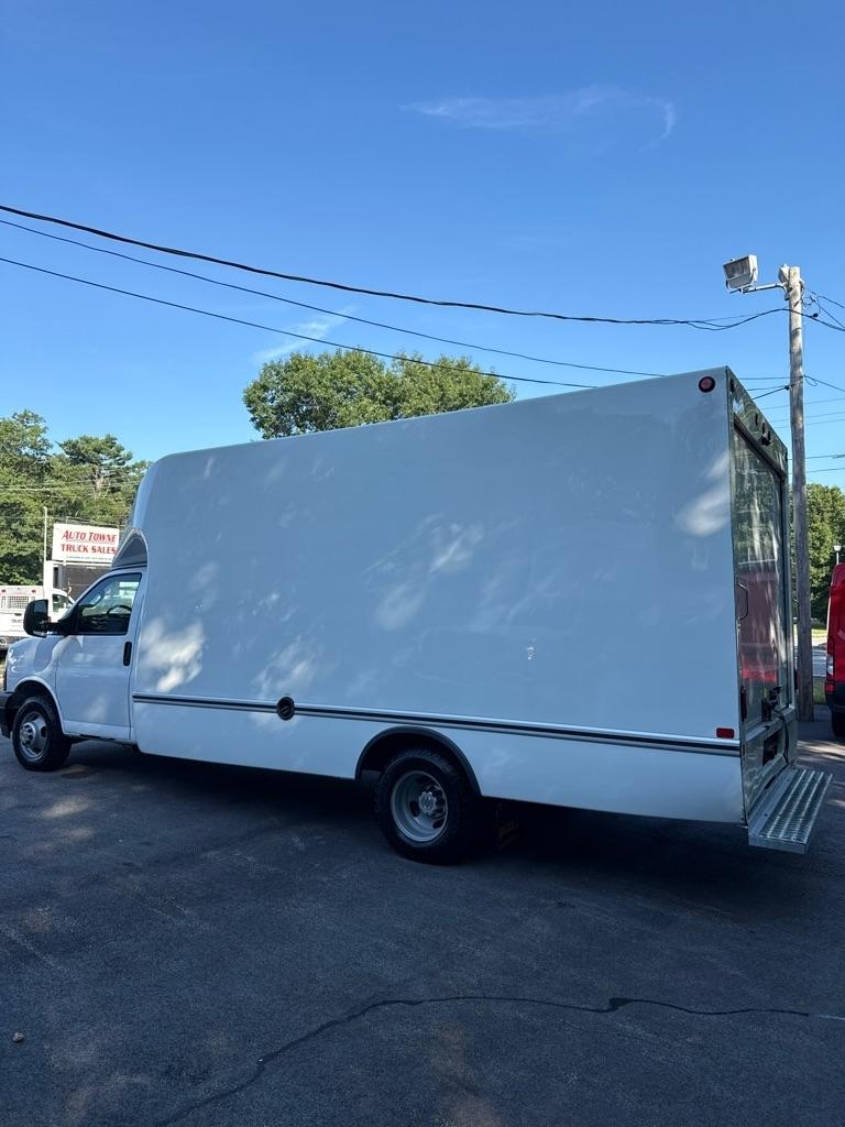 Chevrolet Express Commercial Cutaway 3500 Van 177" 2024
