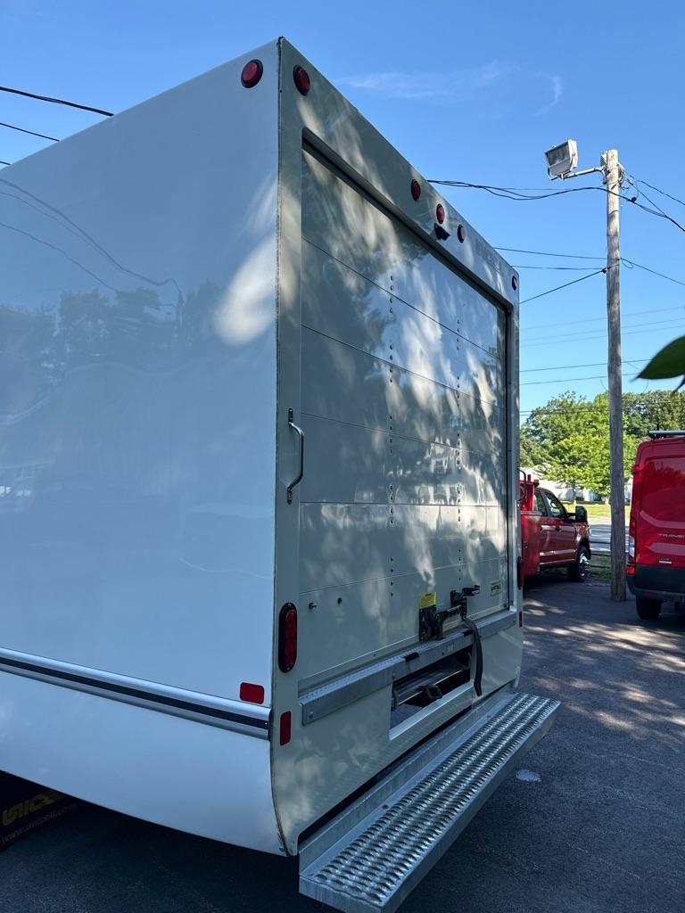 Chevrolet Express Commercial Cutaway 3500 Van 177" 2024