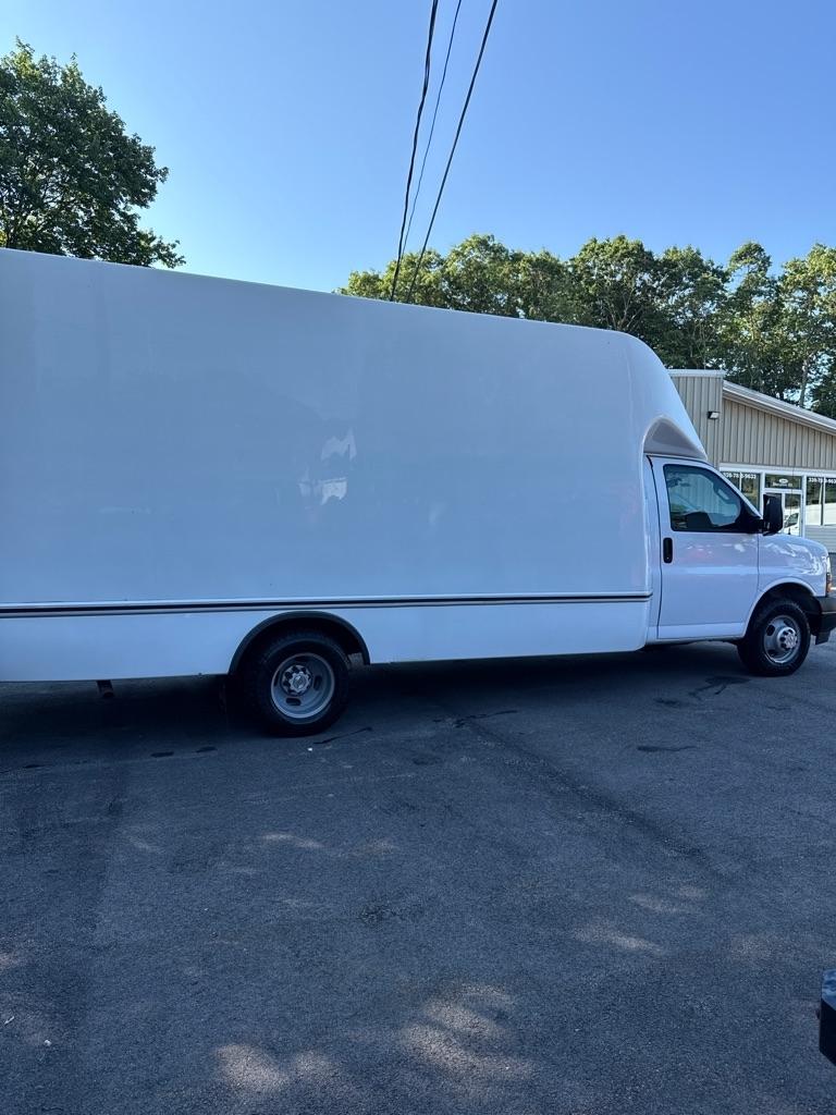 Chevrolet Express Commercial Cutaway 3500 Van 177" 2024