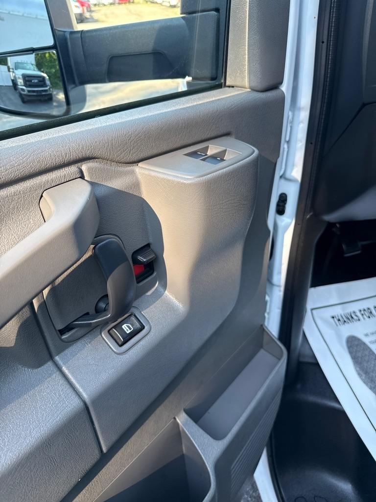 Chevrolet Express Commercial Cutaway 3500 Van 177" 2024