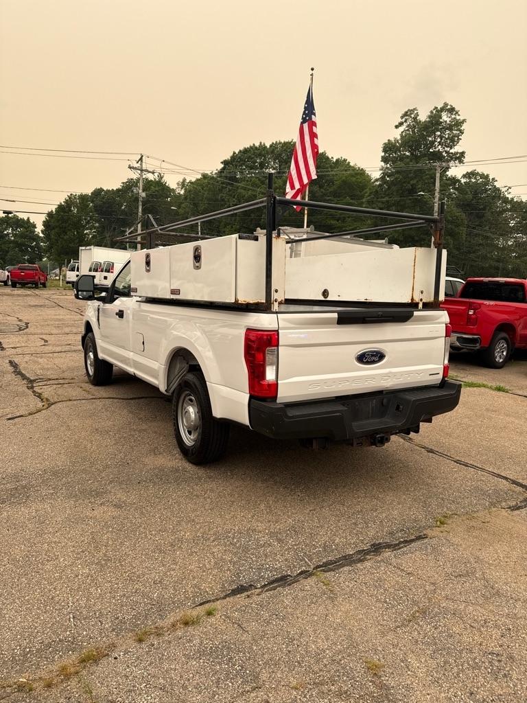 Ford Super Duty F-350 SRW XLT 2WD Reg Cab 8' Box 2018