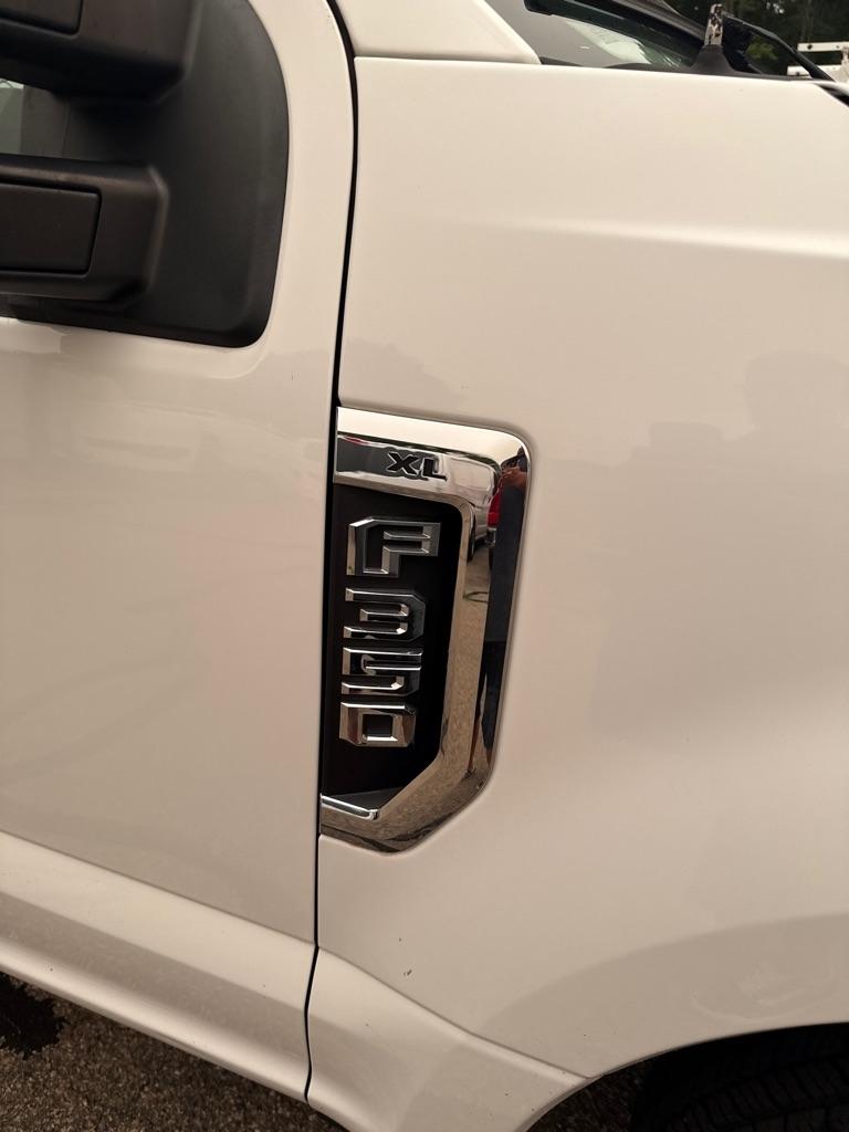 Ford Super Duty F-350 SRW XLT 2WD Reg Cab 8' Box 2018