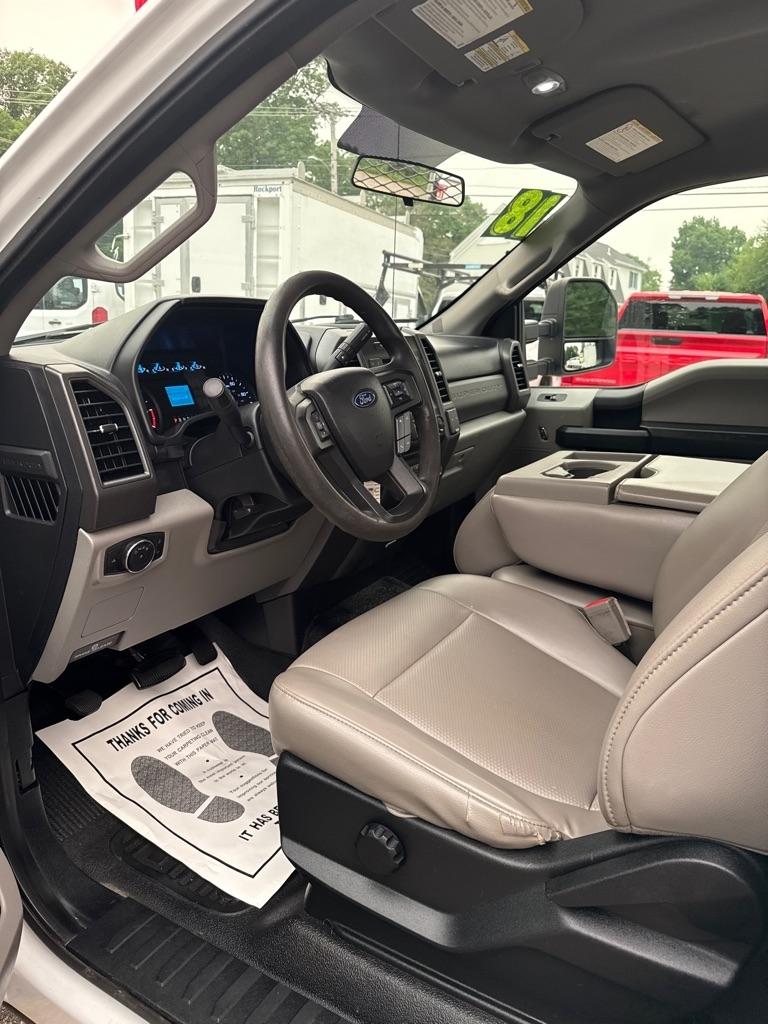Ford Super Duty F-350 SRW XLT 2WD Reg Cab 8' Box 2018
